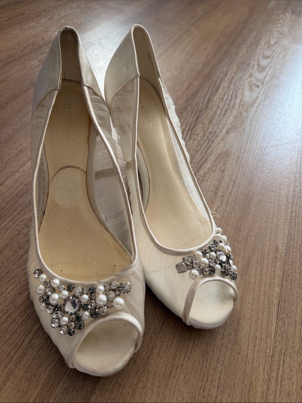 NWT Menbur Ivory Peep-Toe Heels with Pearl & Crystal Accent size 40